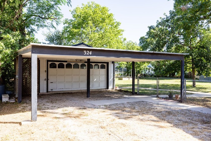 Unique investment opportunity or multi-generational living! This - photo 34