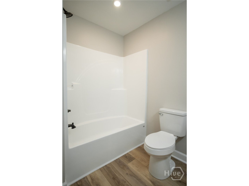 Adorable and fully remodeled ranch on a basement in the highly - photo 36