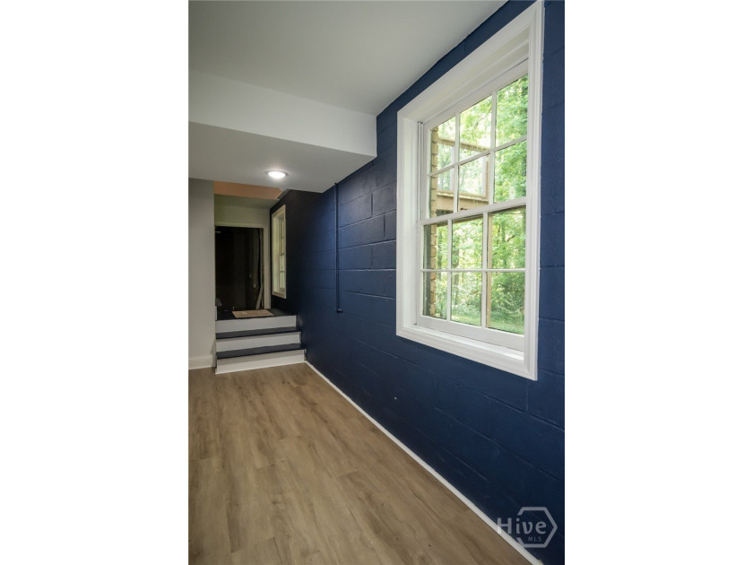 Adorable and fully remodeled ranch on a basement in the highly - photo 41