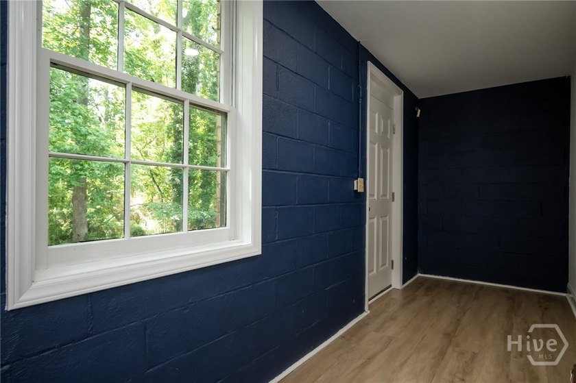 Adorable and fully remodeled ranch on a basement in the highly - photo 44