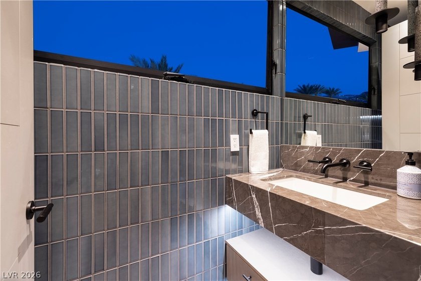 Designed by Swaback, an apprentice of Frank Lloyd Wright, this - photo 46