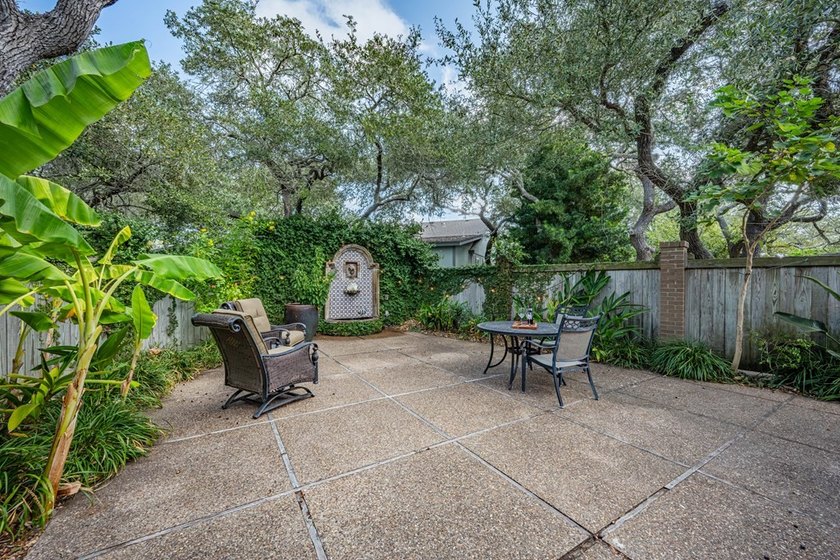 Discover a masterpiece in the prestigious Harbor Oaks community - photo 5