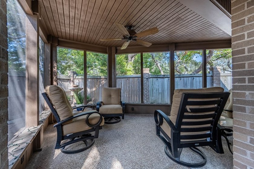 Discover a masterpiece in the prestigious Harbor Oaks community - photo 7