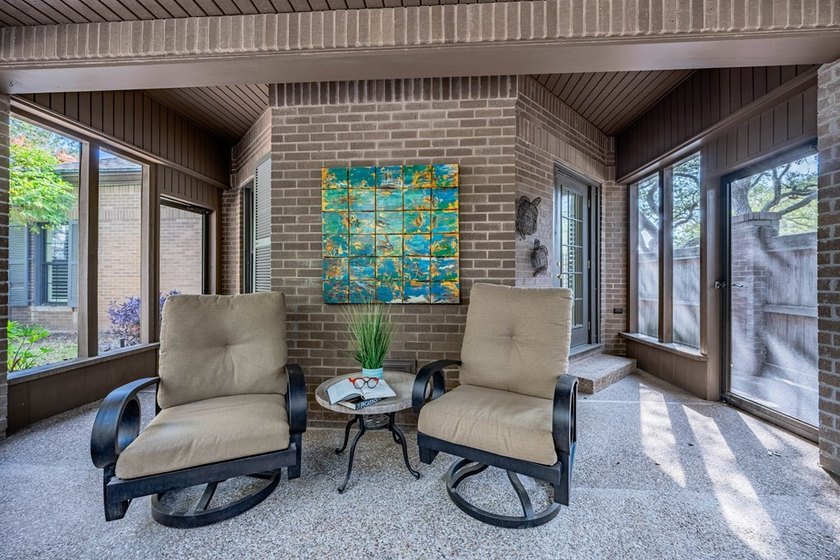 Discover a masterpiece in the prestigious Harbor Oaks community - photo 8