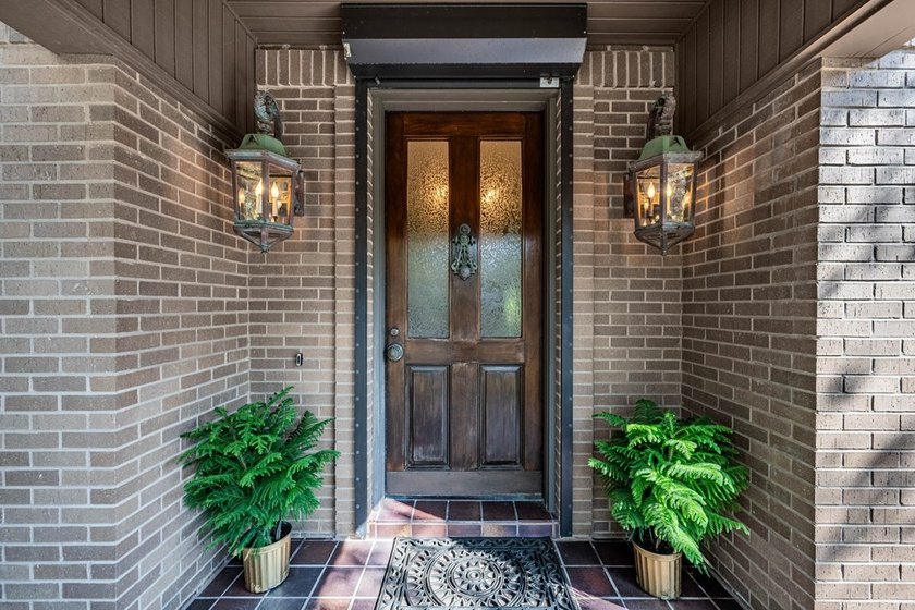 Discover a masterpiece in the prestigious Harbor Oaks community - photo 10