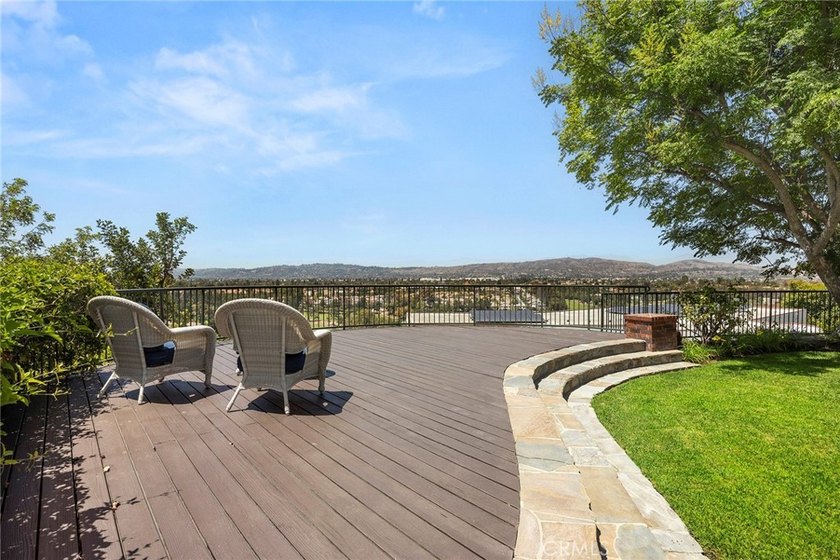 2061 Skyline Dr - photo 5