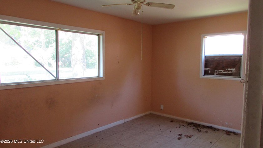 3 bdrm 3/4 bath, older home could use some TLC. Near Memorial - photo 4