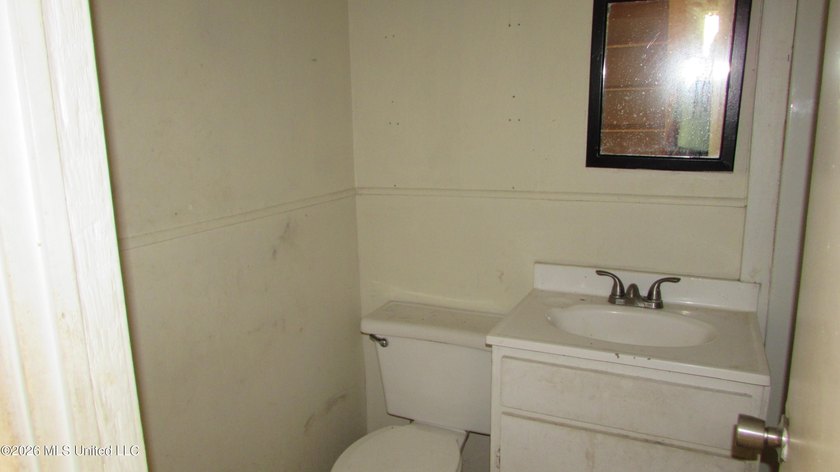 3 bdrm 3/4 bath, older home could use some TLC. Near Memorial - photo 6