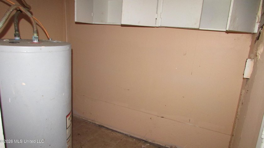 3 bdrm 3/4 bath, older home could use some TLC. Near Memorial - photo 8