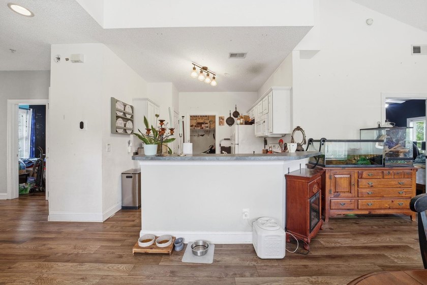 Welcome to this a well-maintained 3 bed/2bath upper-level condo - photo 12