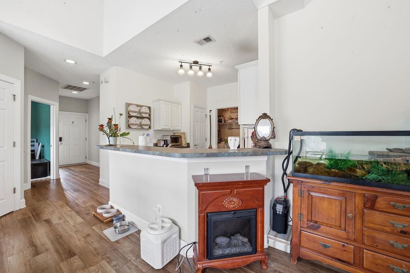 Welcome to this a well-maintained 3 bed/2bath upper-level condo - photo 15