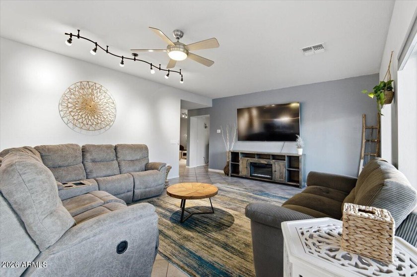 GREAT LOCATION + LARGE GOLF COURSE LOT! Situated on the 4th - photo 19