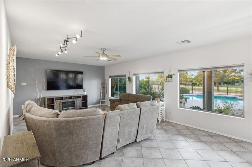 GREAT LOCATION + LARGE GOLF COURSE LOT! Situated on the 4th - photo 20