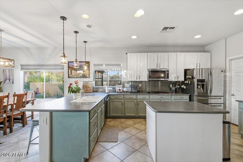 GREAT LOCATION + LARGE GOLF COURSE LOT! Situated on the 4th - photo 23
