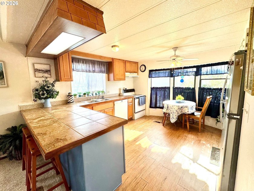 In a small, attractive 55+ park NEAR BEACHES and the harbor - photo 3