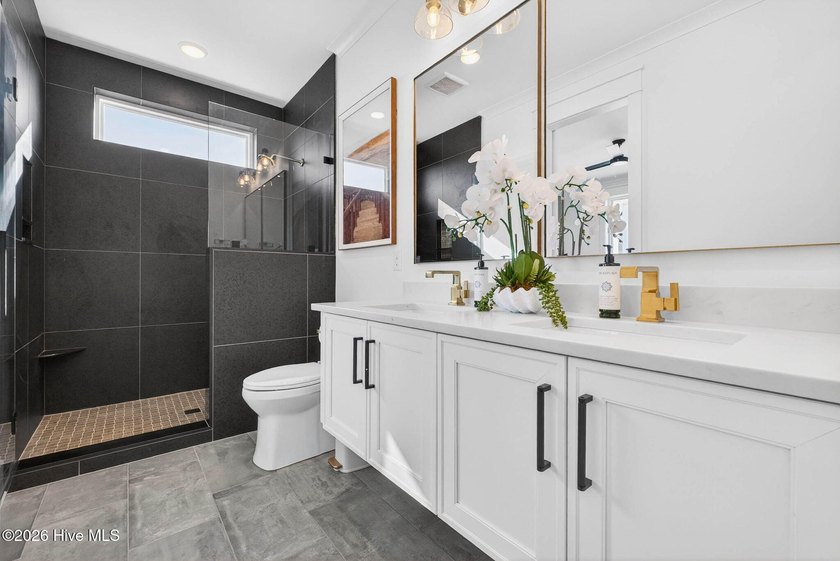 Welcome to 47 Grand View Drive in the exclusive gated community - photo 32