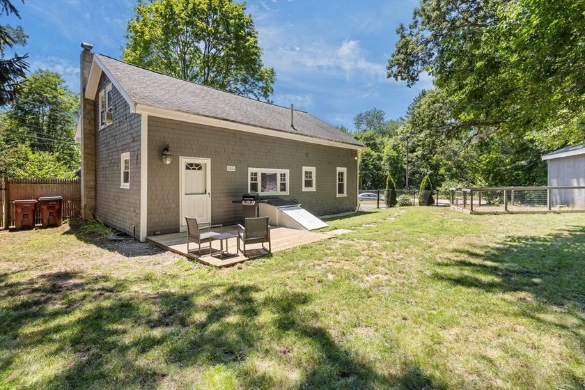 Welcome to this well-maintained 3-bedroom, 1-bath home offering - photo 4