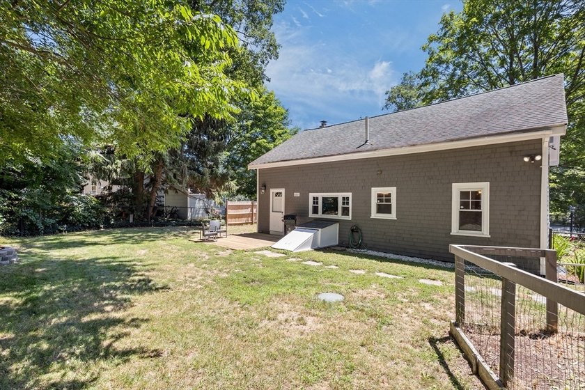 Welcome to this well-maintained 3-bedroom, 1-bath home offering - photo 6