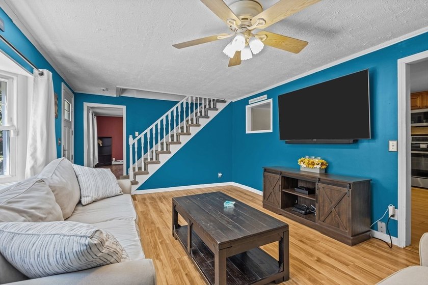 Welcome to this well-maintained 3-bedroom, 1-bath home offering - photo 9
