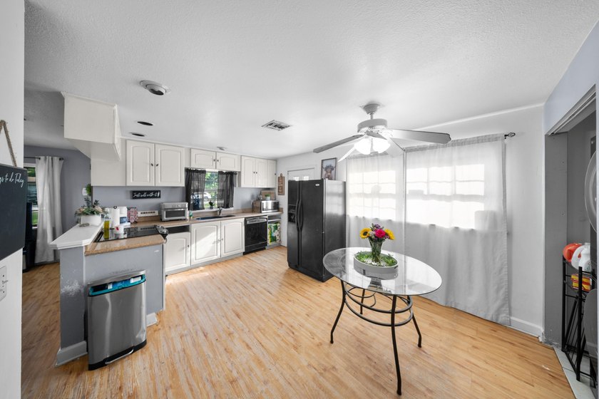 Unique opportunity to own a secluded property in the heart of - photo 8