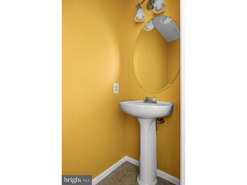 Beautiful 2-bedroom, 2.5-bath townhome located in a highly - photo 12