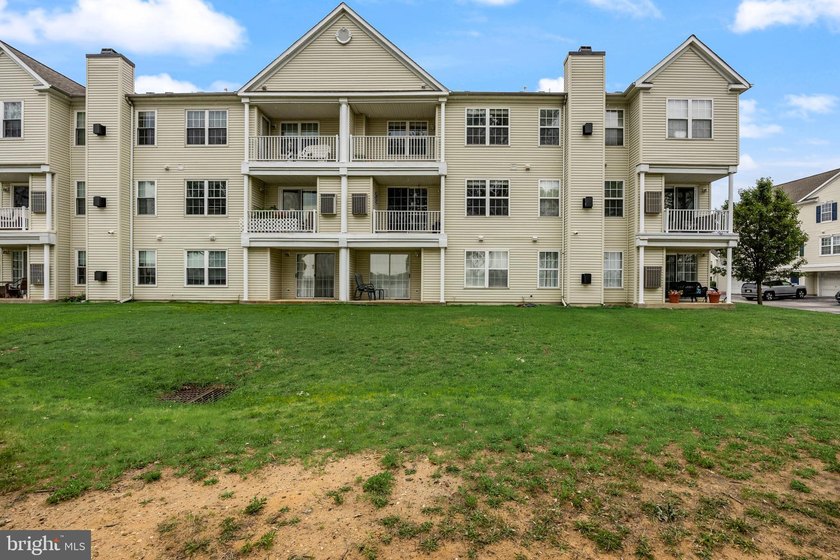 Beautiful 2-bedroom, 2.5-bath townhome located in a highly - photo 20