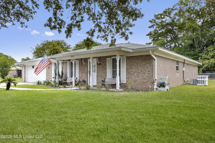 Golf Cart Living in Fort Bayou Estates - Solid Brick Home with - photo 2