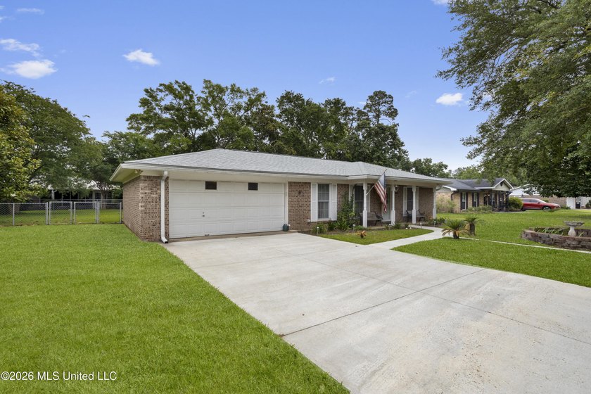 Golf Cart Living in Fort Bayou Estates - Solid Brick Home with - photo 3