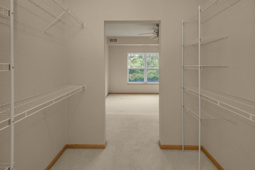 Bright &amp; sunny south-facing condo now available in the popular - photo 16