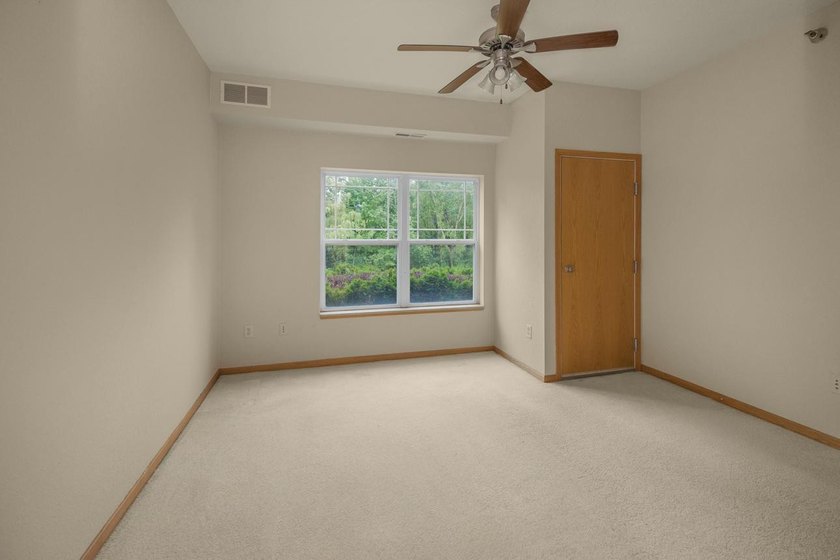 Bright &amp; sunny south-facing condo now available in the popular - photo 17