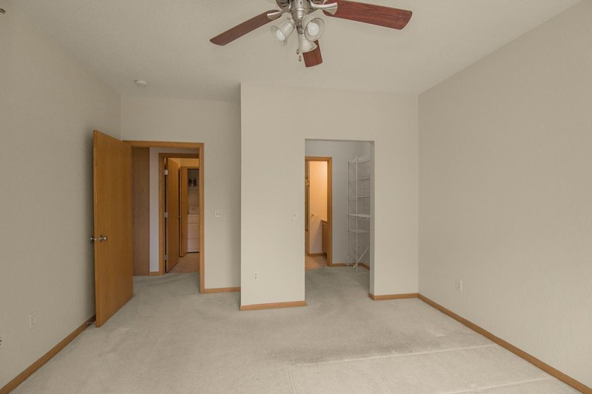 Bright &amp; sunny south-facing condo now available in the popular - photo 18