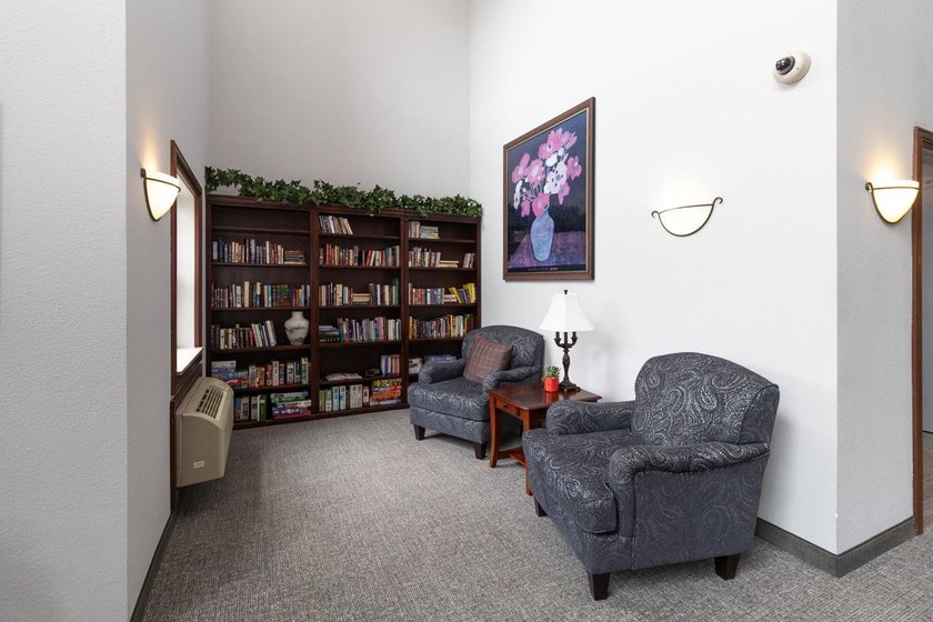 Bright &amp; sunny south-facing condo now available in the popular - photo 19