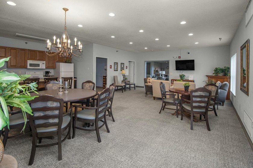 Bright &amp; sunny south-facing condo now available in the popular - photo 20