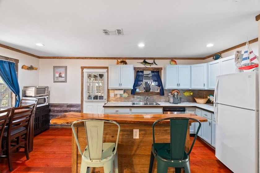 Affordable, adorable, and available - this fully furnished gem - photo 22