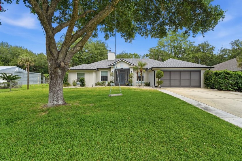 Under contract-accepting backup offers. Welcome to this - photo 2