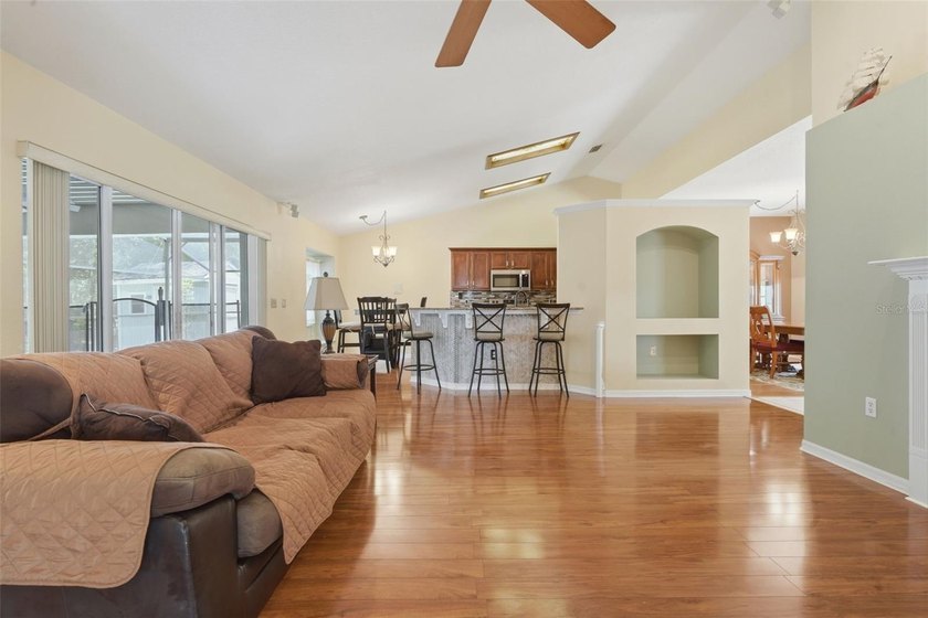 Under contract-accepting backup offers. Welcome to this - photo 6