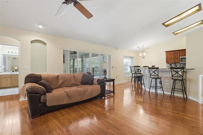 Under contract-accepting backup offers. Welcome to this - photo 7