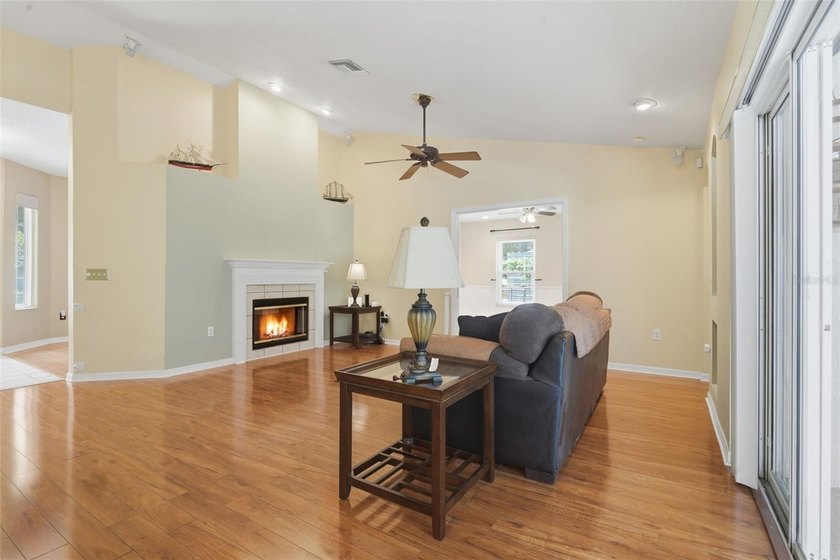 Under contract-accepting backup offers. Welcome to this - photo 8
