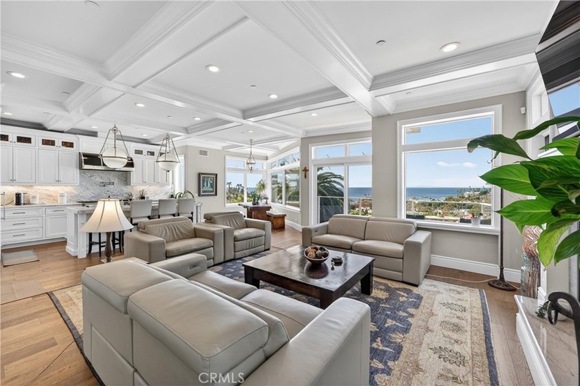 Located on a quiet cul-de-sac, this exceptional Laguna Beach - photo 11