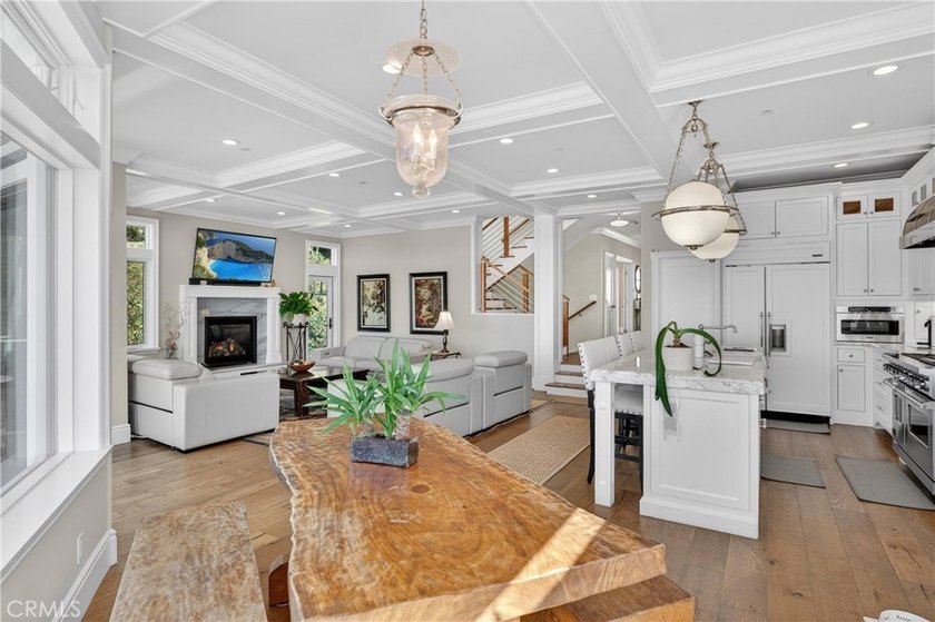 Located on a quiet cul-de-sac, this exceptional Laguna Beach - photo 14