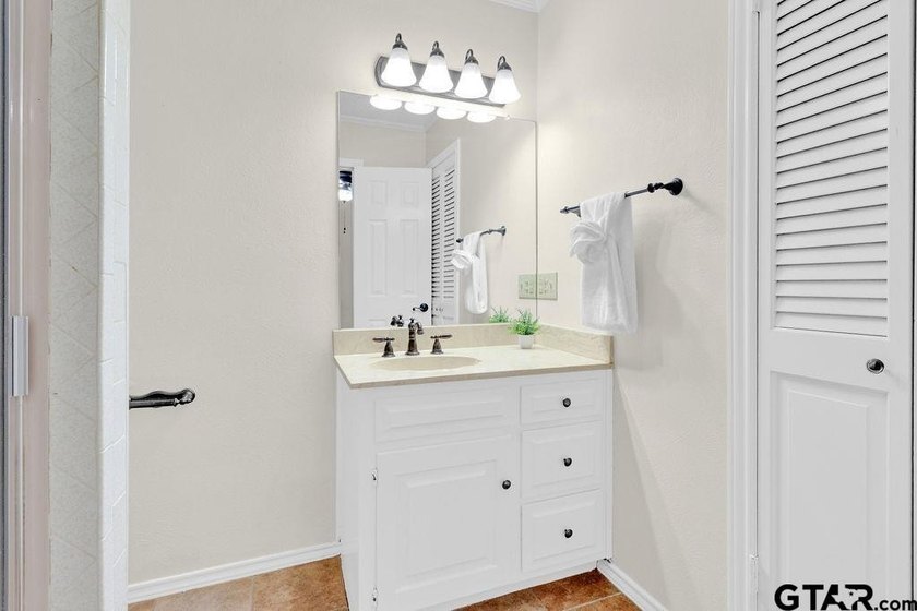 Looking for a well maintained and updated home in Hideaway? You - photo 16