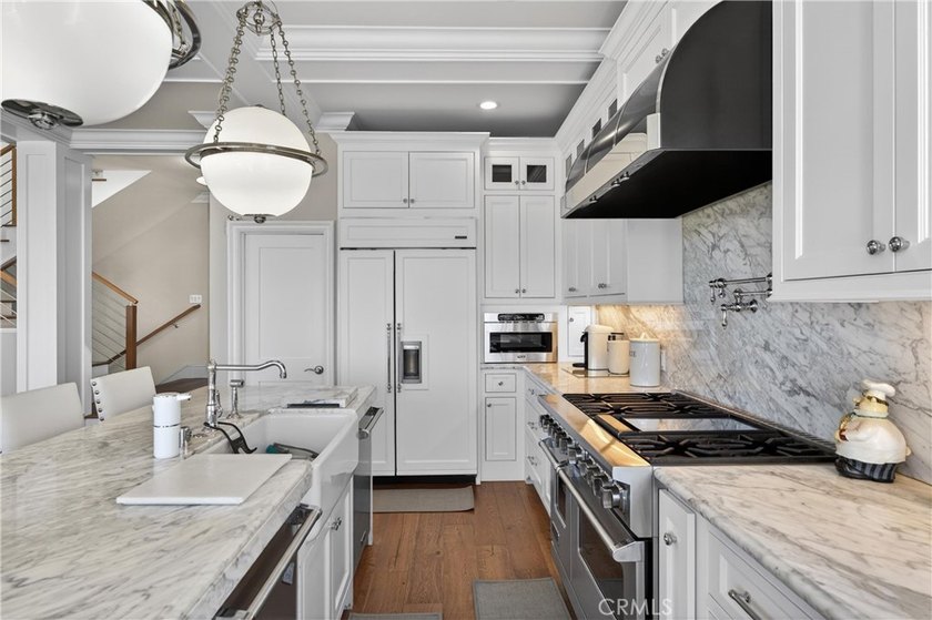 Located on a quiet cul-de-sac, this exceptional Laguna Beach - photo 16