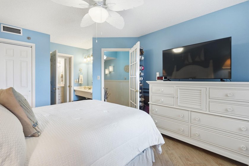 **Must-See Ocean View Condo!** Beautifully decorated 1-bedroom - photo 17