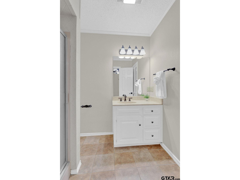 Looking for a well maintained and updated home in Hideaway? You - photo 17