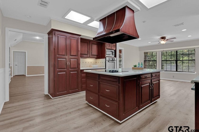 Looking for a well maintained and updated home in Hideaway? You - photo 19