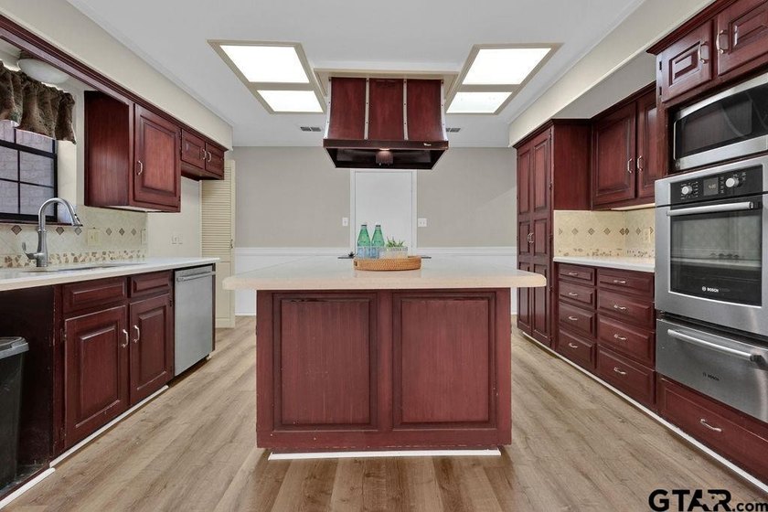 Looking for a well maintained and updated home in Hideaway? You - photo 20