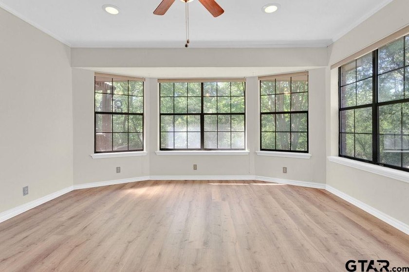 Looking for a well maintained and updated home in Hideaway? You - photo 21