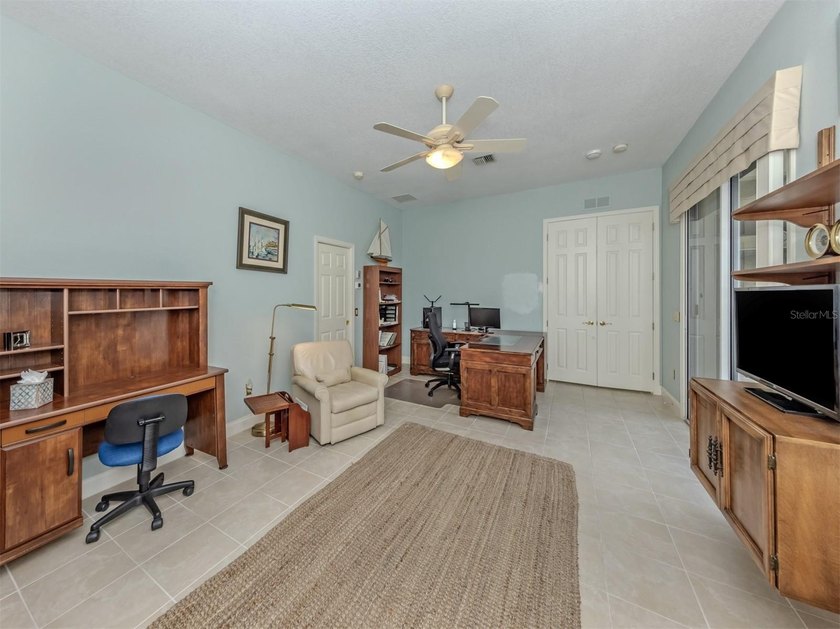 Under contract-accepting backup offers. Elegant and luxurious - photo 22