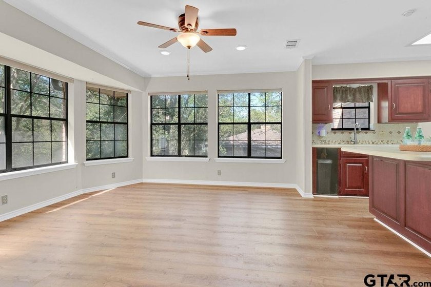 Looking for a well maintained and updated home in Hideaway? You - photo 23