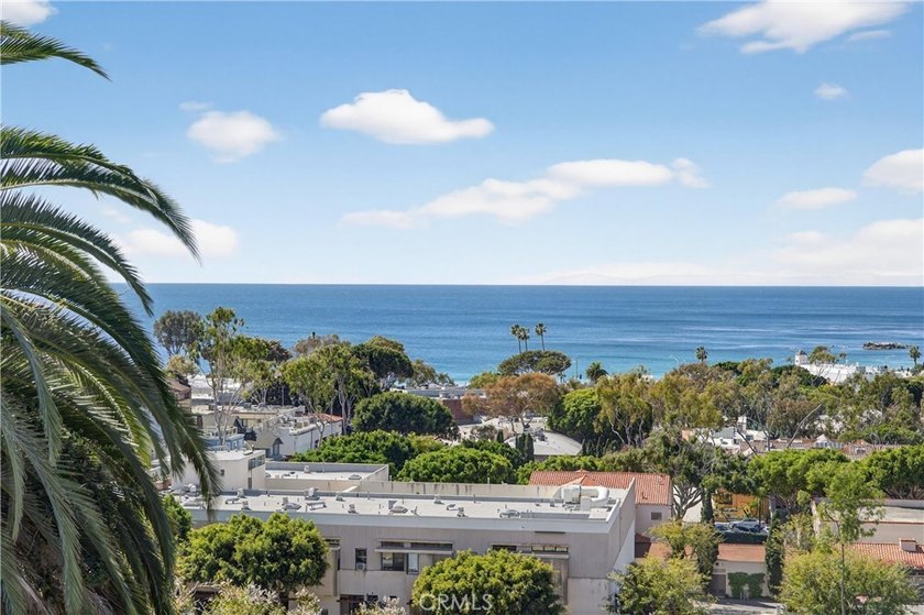 Located on a quiet cul-de-sac, this exceptional Laguna Beach - photo 24